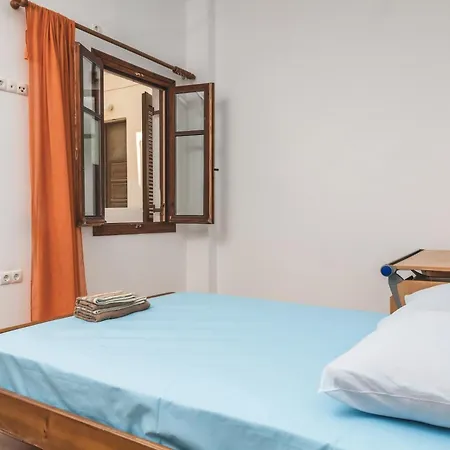 Naxos Center Studios-house شقة *