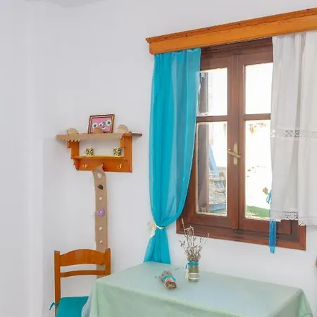 Naxos Center Studios-house شقة Naxos City