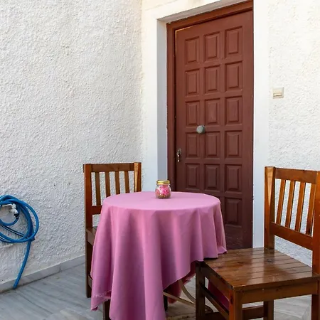 شقة Naxos Center Studios-house