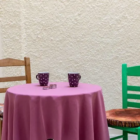 شقة Naxos Center Studios-house
